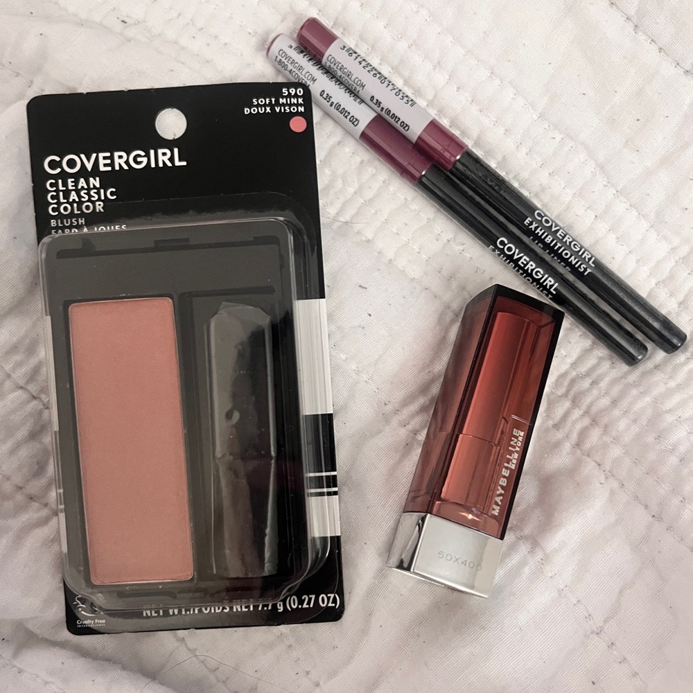 Set of cover girl blush, 1 lipstick, and 2 lip liners💄